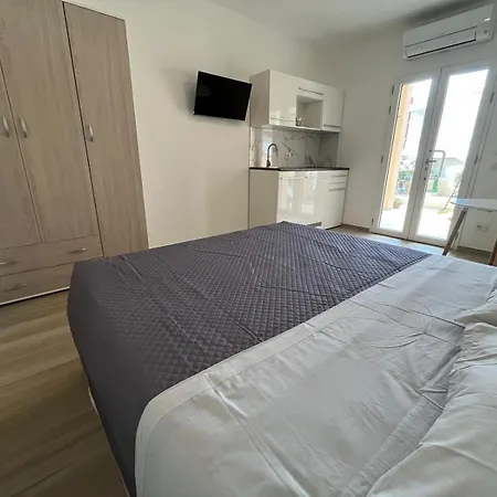Casa Elicriso Apartman *